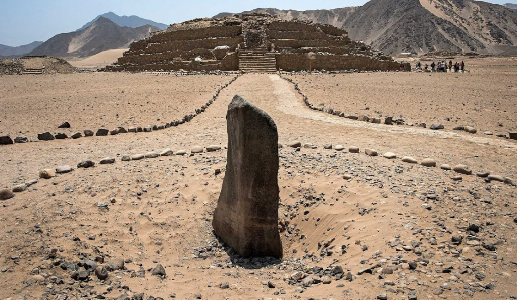 lugares turísticos de lima la piramide de Huanca